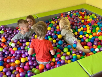 Neues Bällebad und Sofa für Kita in Prenzlau